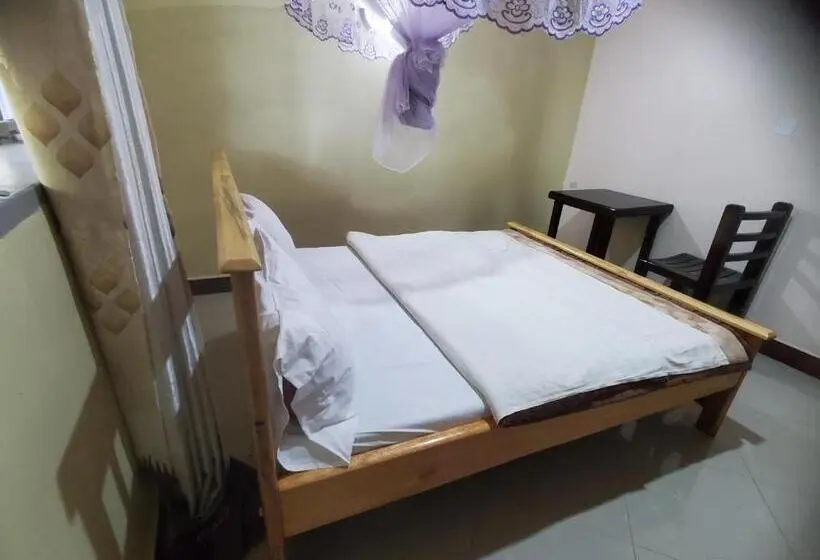 اتاق استاندارد یک نفره, Bigodi Community Lodge