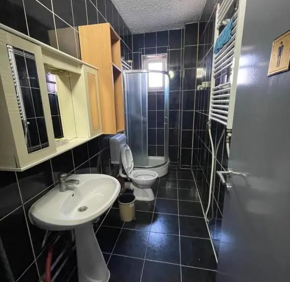 اتاق لوکس با تخت بزرگ, Newborn Comfort Hostel The Biggest Hostel Of Town With Best Location