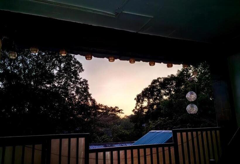 חדר משפחתי, Dga Traveler S Inn