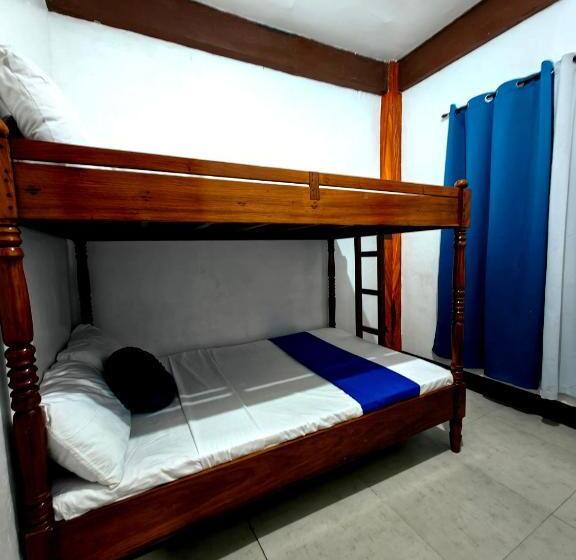 חדר משפחתי, Dga Traveler S Inn