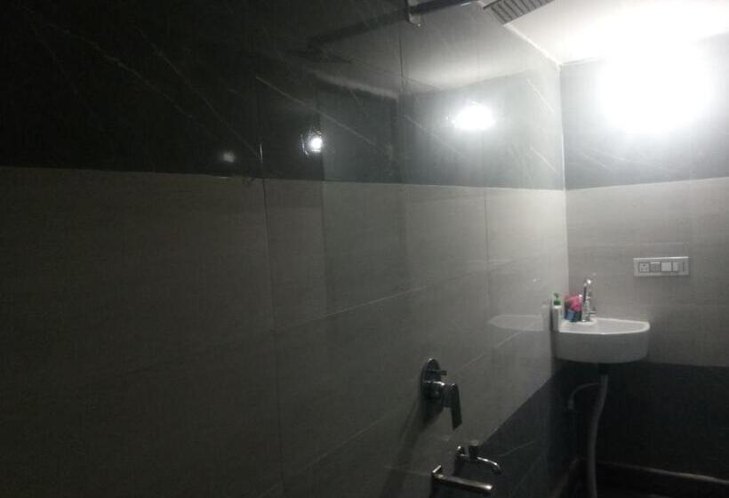 غرفة قياسية مزوَّدة بشُرفة, Aditya Paradise