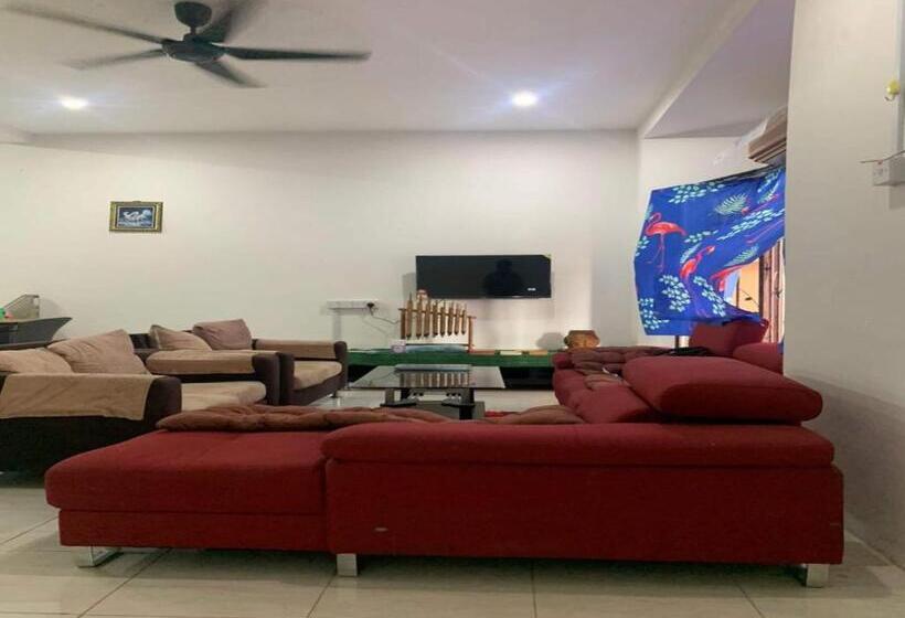 4 Yatak Odalı Ev, Oyo 90966 Family Homestay