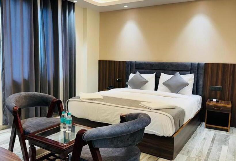 디럭스 룸, Raksha Suites & Banquet Greater Noida