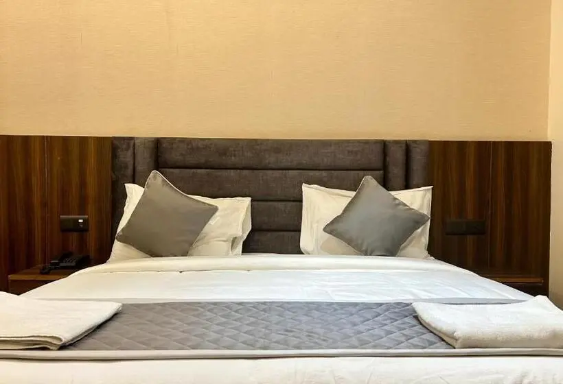 デラックスルーム, Raksha Suites & Banquet Greater Noida