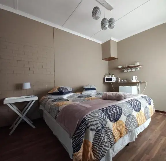 Economy Zimmer, Courageous Self Catering Accommodation