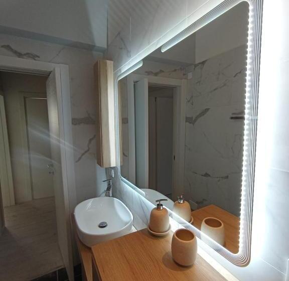 اتاق استاندارد سه نفره, La Dimora Degli Artisti   Bologna