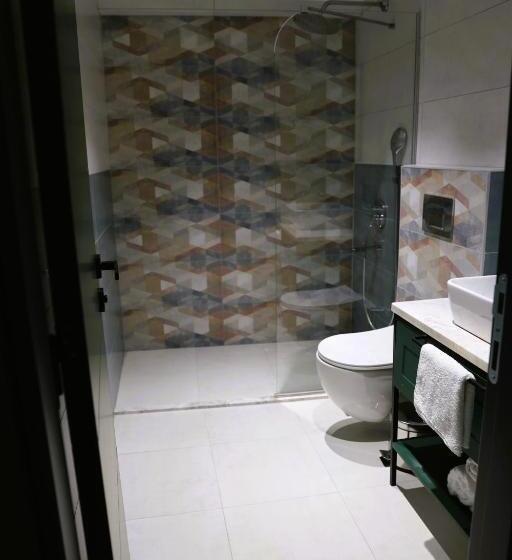 Pokój Czteroosobowy Deluxe, Aybek Ratio