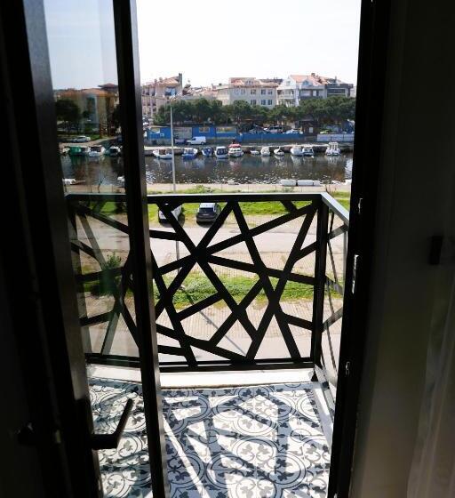 Pokój Czteroosobowy Deluxe, Aybek Ratio