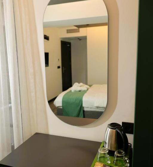 Pokój Deluxe Trzyosobowy, Aybek Ratio