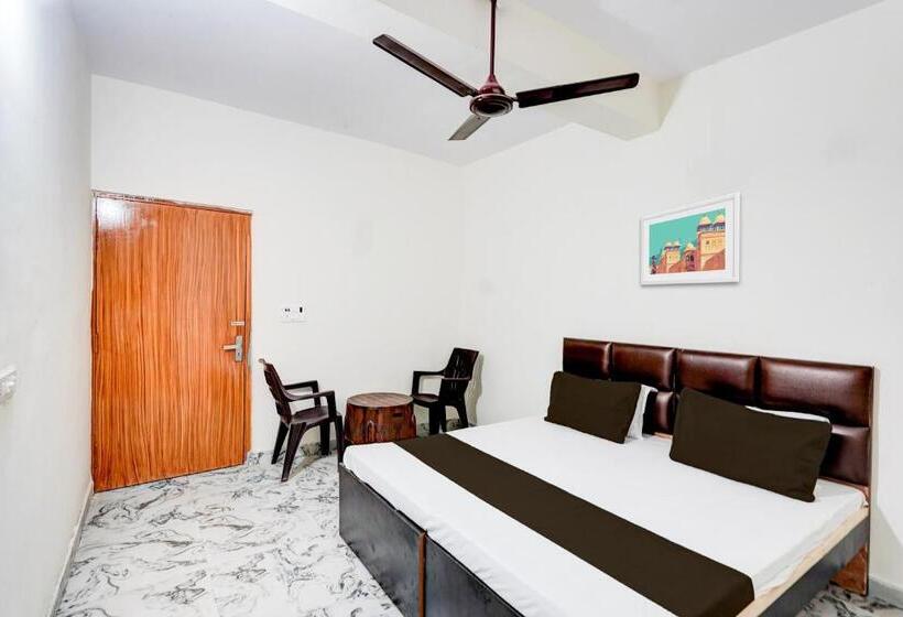 Трехместный Номер Классика, Oyo Hotel S 11