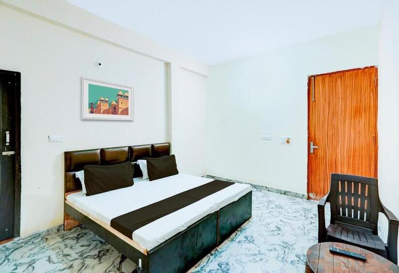 Трехместный Номер Классика, Oyo Hotel S 11