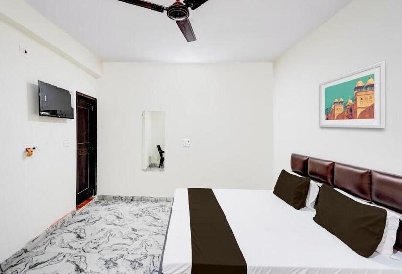 Трехместный Номер Классика, Oyo Hotel S 11