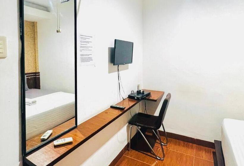 Номер Deluxe, Reddoorz @ Best Hotel Jalan Dr. Sutomo Siantar