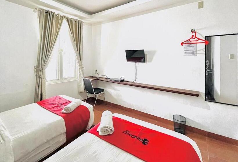 Номер Deluxe, Reddoorz @ Best Hotel Jalan Dr. Sutomo Siantar