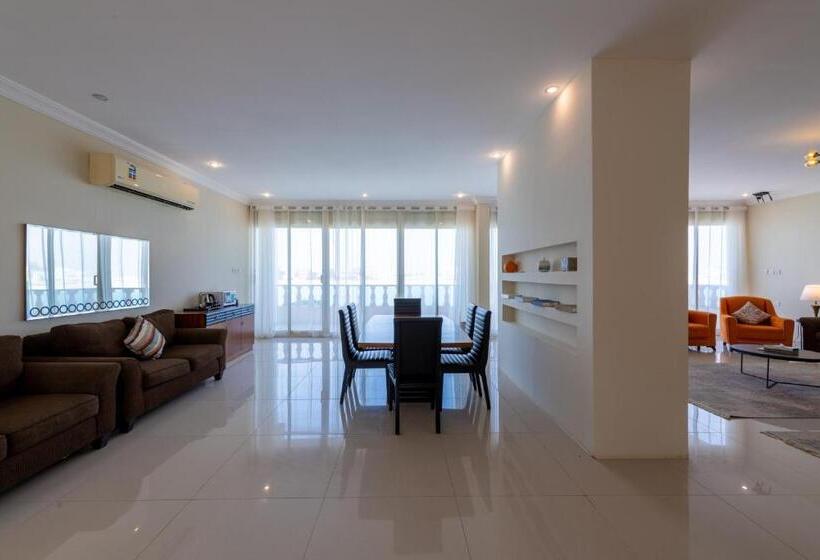 غرفة عائلية مطلّة علي البحر, منتجع الوفاء درة العروس للعائلات فقط