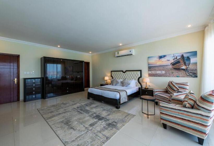 غرفة عائلية مطلّة علي البحر, منتجع الوفاء درة العروس للعائلات فقط