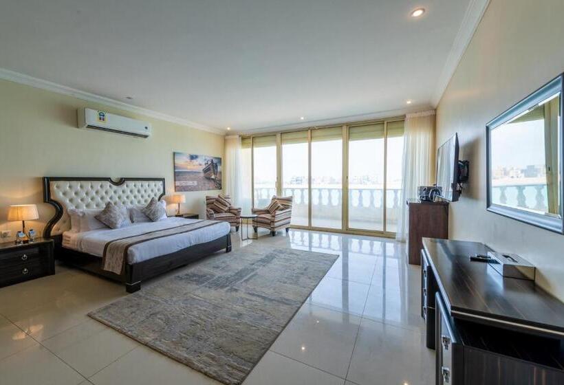 غرفة عائلية مطلّة علي البحر, منتجع الوفاء درة العروس للعائلات فقط