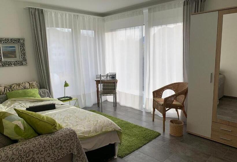 חדר סטנדרט נוף לבריכה, Chez Svanette B&b Villa Sonnglück