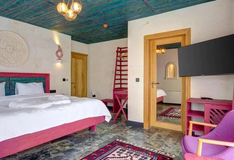 سوییت جونیور با بالکن, Motif Art Cappadocia