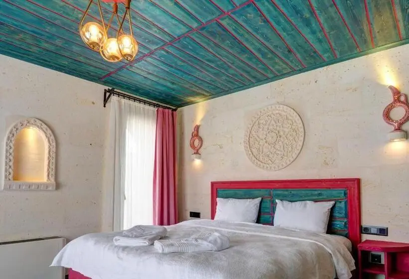 سوییت جونیور با بالکن, Motif Art Cappadocia