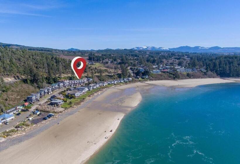 Дом 2 Спальни, Shoreline Solace: Ocean View Townhouse Tillamook