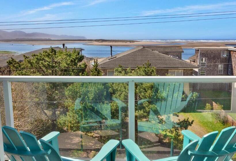 Дом 2 Спальни, Shoreline Solace: Ocean View Townhouse Tillamook