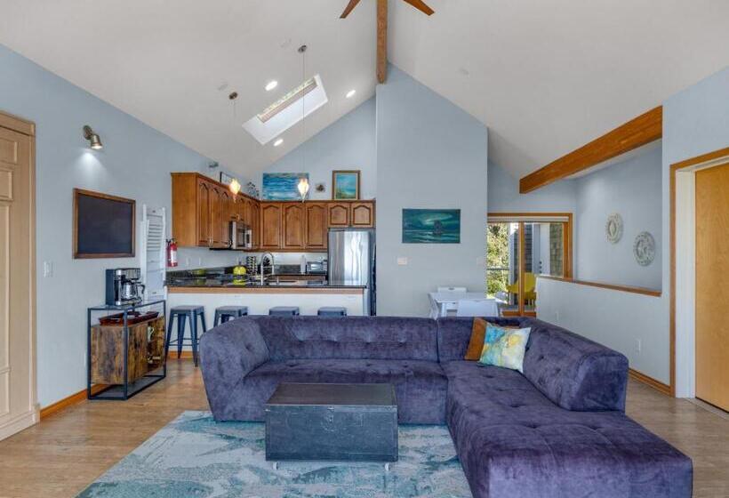 Дом 2 Спальни, Shoreline Solace: Ocean View Townhouse Tillamook