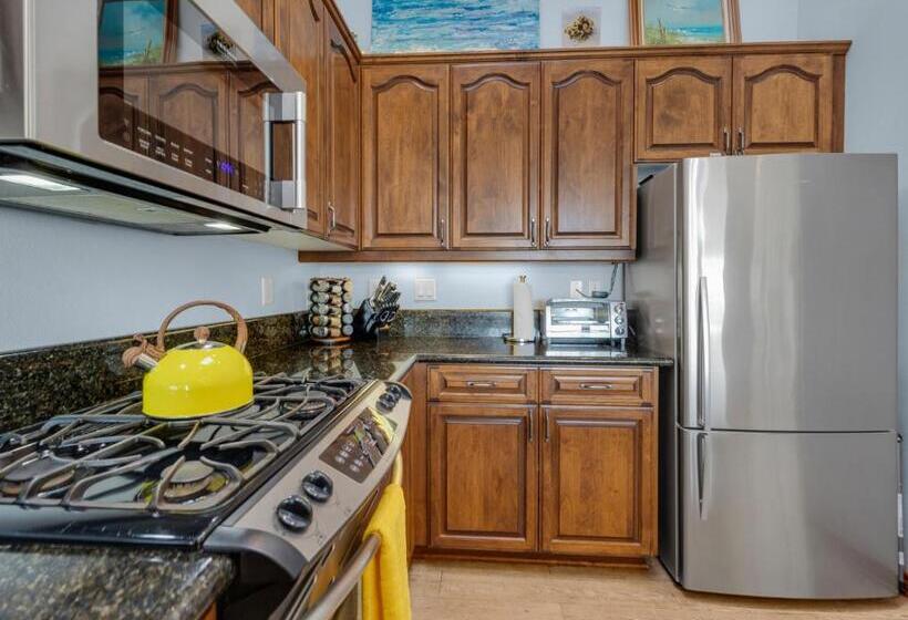 Дом 2 Спальни, Shoreline Solace: Ocean View Townhouse Tillamook