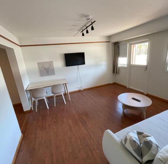 חדר משפחתי, Oppdalsporten Motell