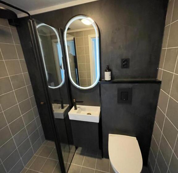 חדר משפחתי, Oppdalsporten Motell