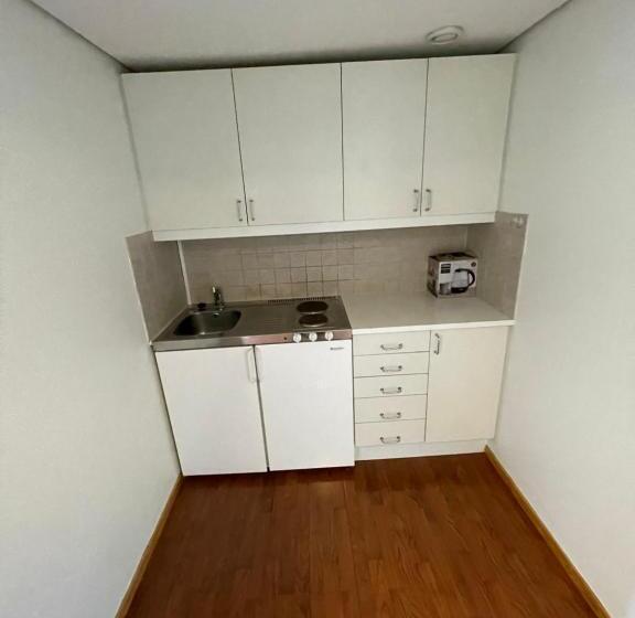 חדר משפחתי, Oppdalsporten Motell