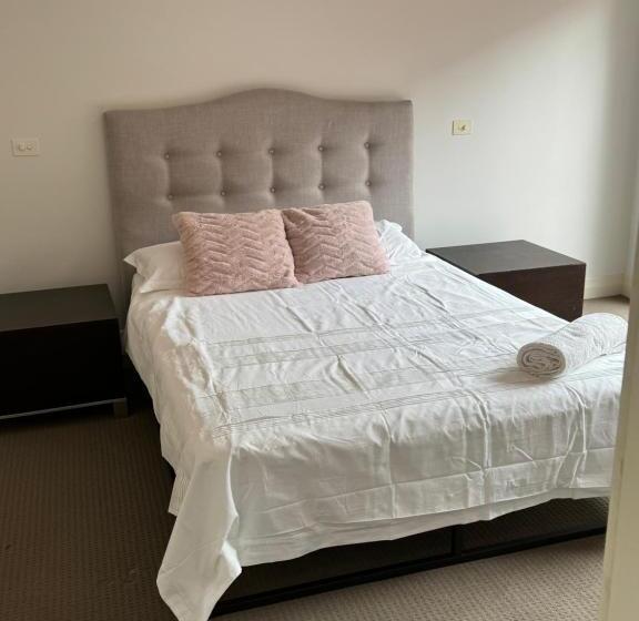 스탠다드 룸, Bentleighs Magnificent Beautifully Renovated And Extended 1920s Period Family Home