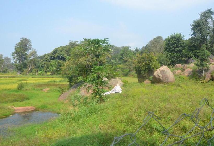 חדר סטנדרט עם מרפסת, Prs Creek Side Home Stay Villa