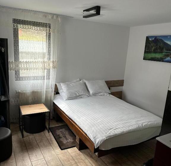 经济房, Vila Agata