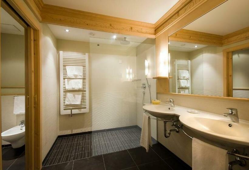 Полулюкс, Alpin & Vital Hotel La Perla