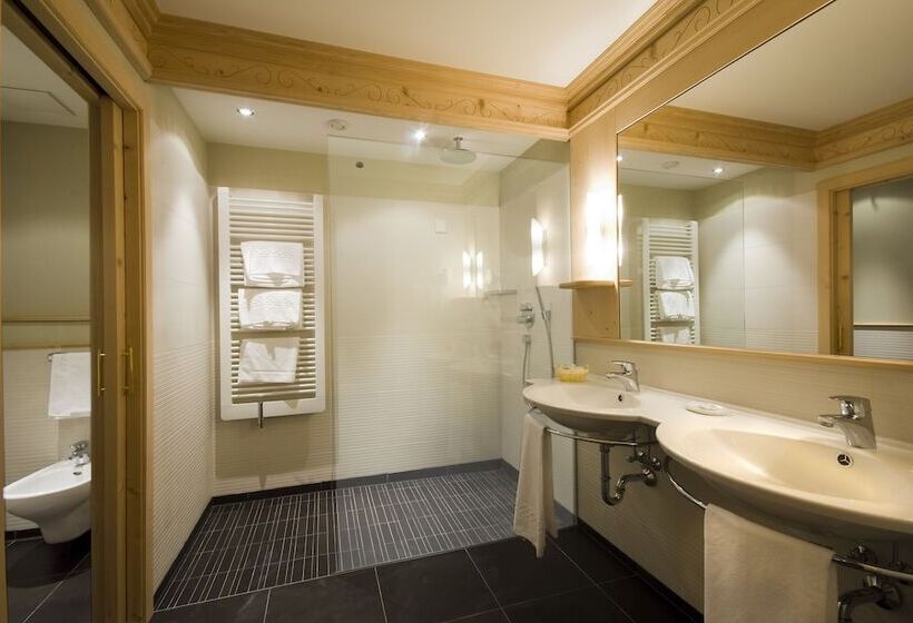 Полулюкс, Alpin & Vital Hotel La Perla