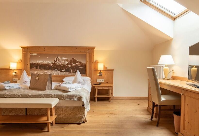 Полулюкс, Alpin & Vital Hotel La Perla