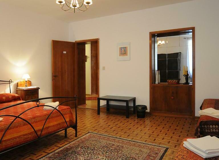 اتاق استاندارد چهارنفره با سرویس بهداشتی مشترک, B&b Arabesque