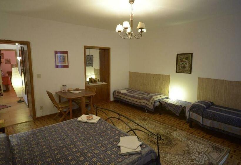 اتاق استاندارد چهارنفره با سرویس بهداشتی مشترک, B&b Arabesque