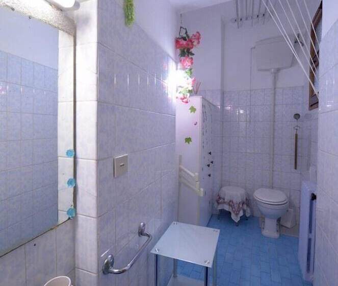 اتاق استاندارد با سرویس بهداشتی مشترک, B&b Arabesque