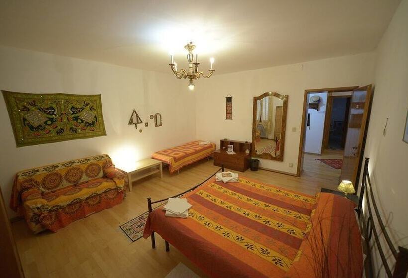 اتاق استاندارد با سرویس بهداشتی مشترک, B&b Arabesque