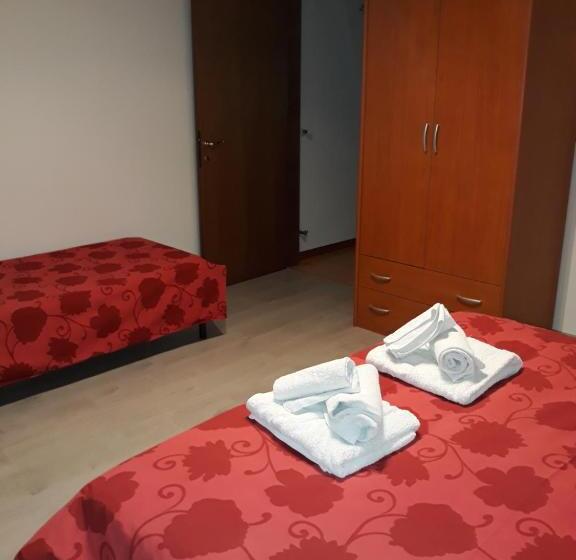 غرفة قياسية ثلاثية, B&b Casa Taty