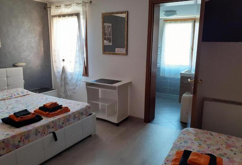 غرفة قياسية ثلاثية, B&b Casa Taty