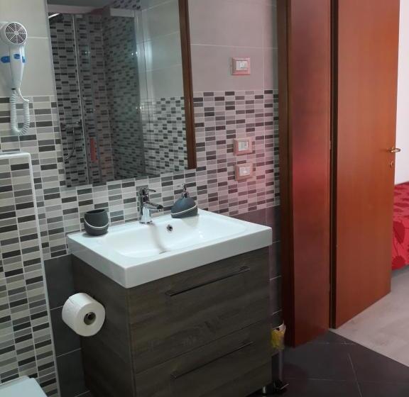 غرفة قياسية ثلاثية, B&b Casa Taty