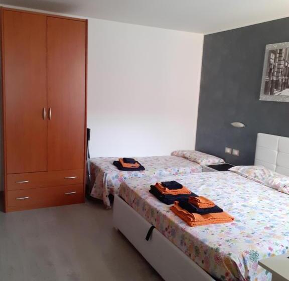 غرفة قياسية ثلاثية, B&b Casa Taty