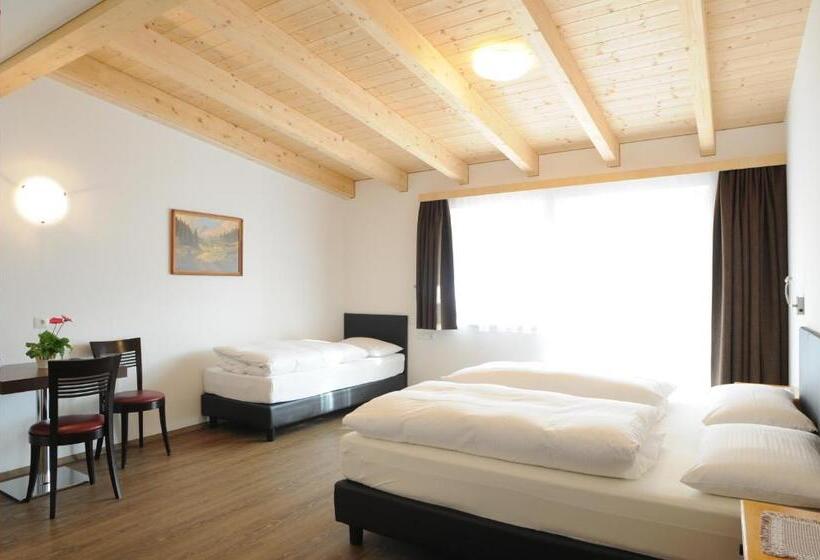 Трехместный Номер Стандарт с Балконом, B&b Hotel Heidi