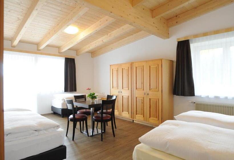Четырехместный Номер Стандарт с Балконом, B&b Hotel Heidi