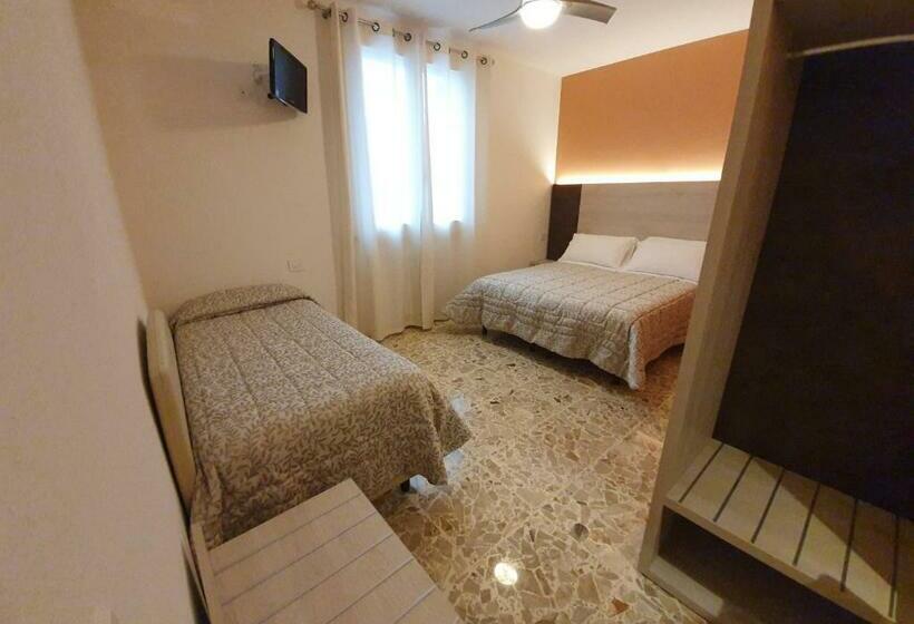 غرفة قياسية ثلاثية, Villa Elisa