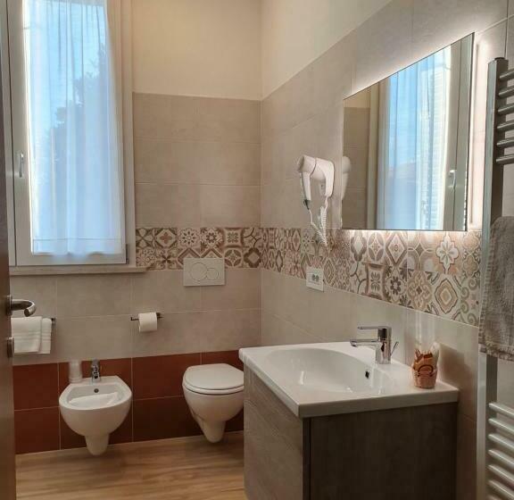 غرفة قياسية ثلاثية, Villa Elisa