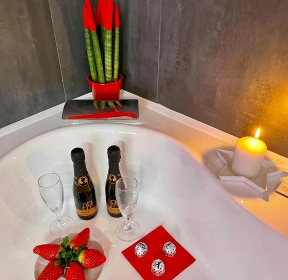 اتاق استاندارد با وان آب گرم, Villa Gaia   Luxury Villa, Pool & Wellness Rooms